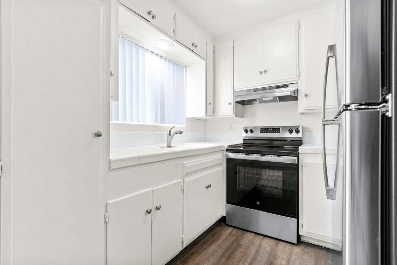 1820 Grand Ave - Photo 4 of 7