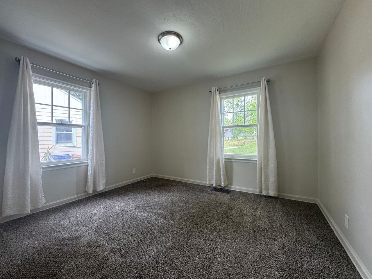 906 Mclaughlin Cir - Photo 6 of 13