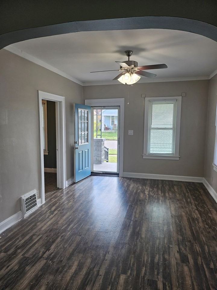 1416 E Indiana St - Photo 4 of 12