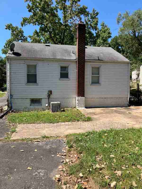 10050 Dorothy Ave - Photo 3 of 18