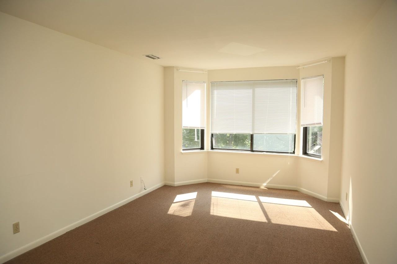 1513 Virginia Ave - Photo 3 of 42