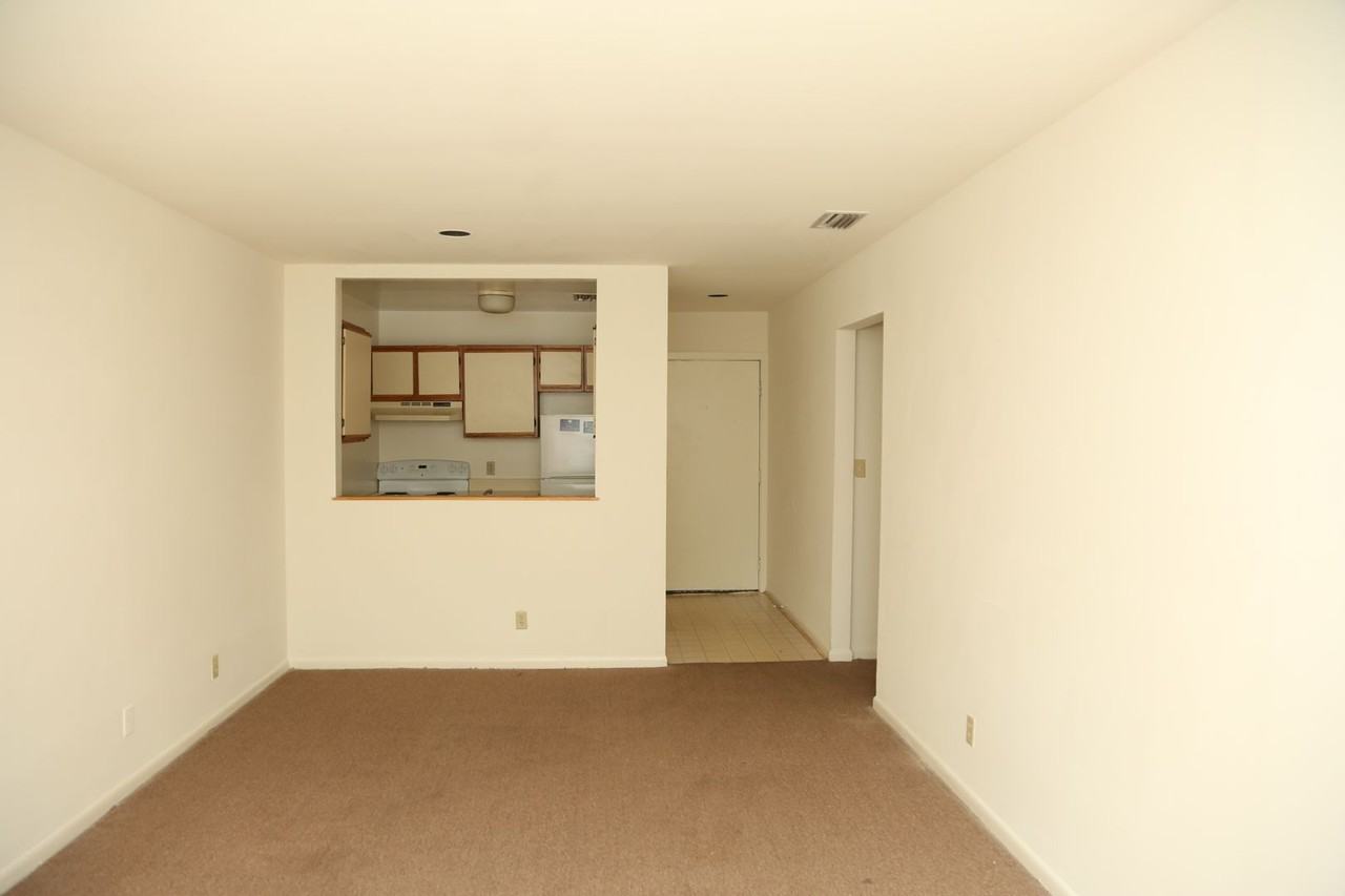 1513 Virginia Ave - Photo 5 of 42