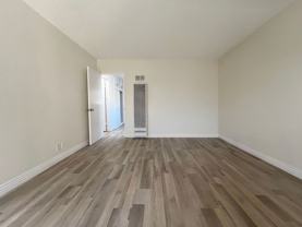 LB1325 - Photo 1 of 1