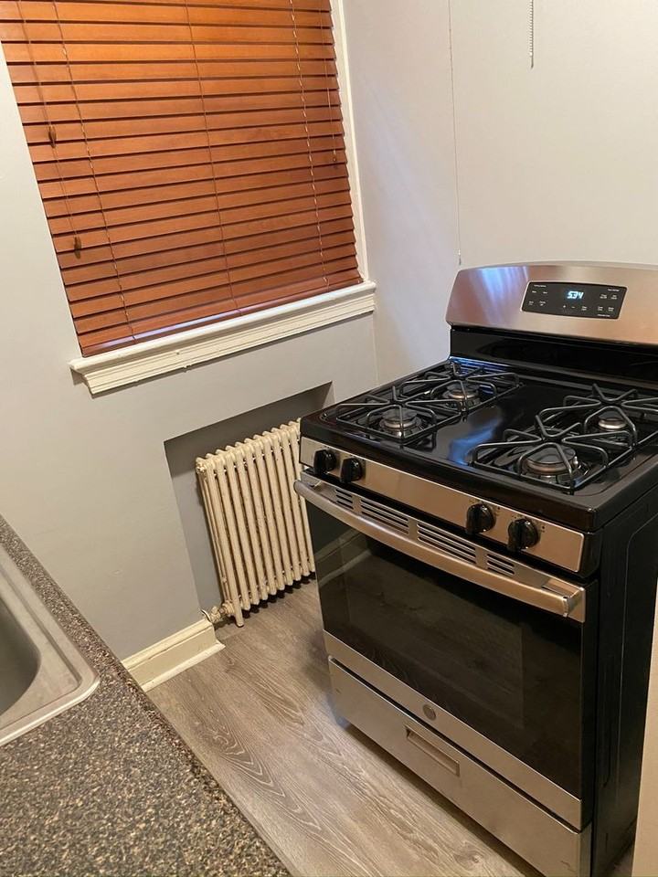 1380 Fort Stevens Dr NW - Photo 3 of 8