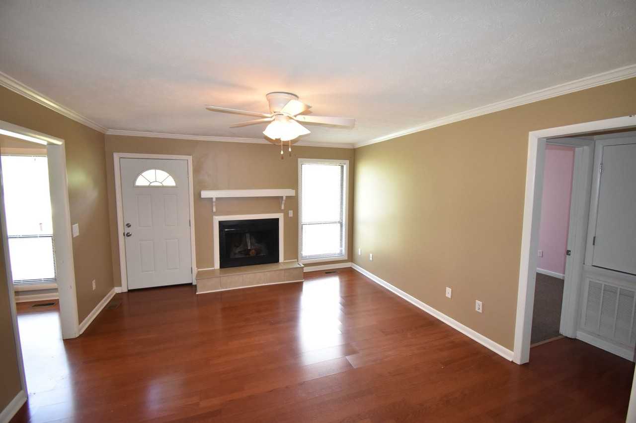 6897 Kingsgate Dr - Photo 5 of 19