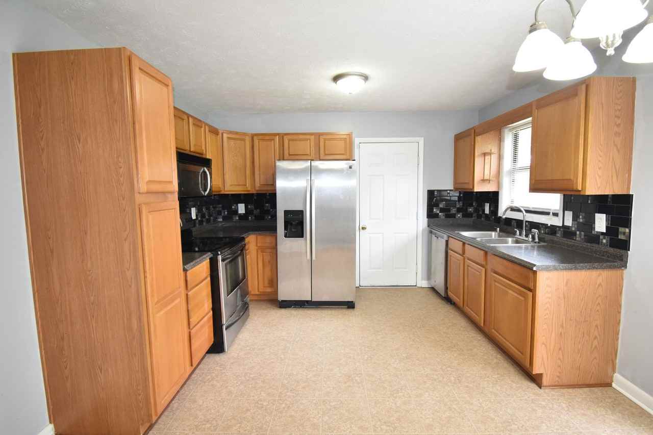 6897 Kingsgate Dr - Photo 6 of 19