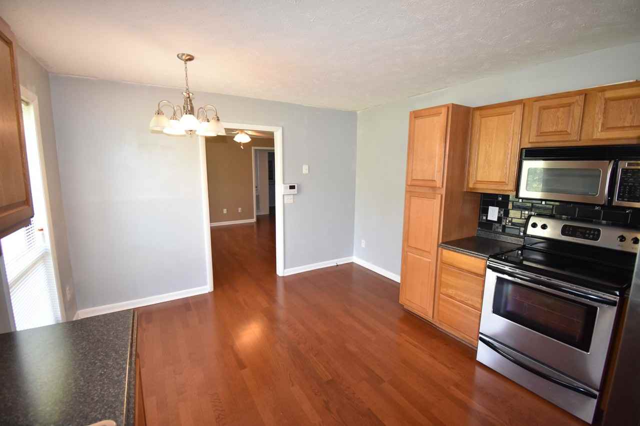 6897 Kingsgate Dr - Photo 7 of 19