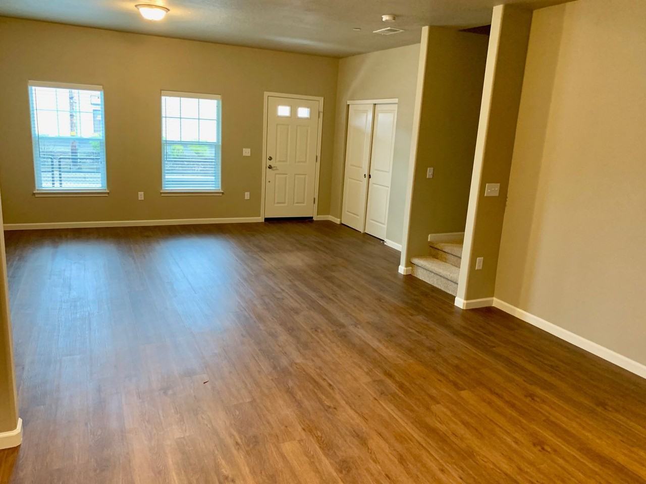 871 Water Ave Ne - Photo 2 of 16