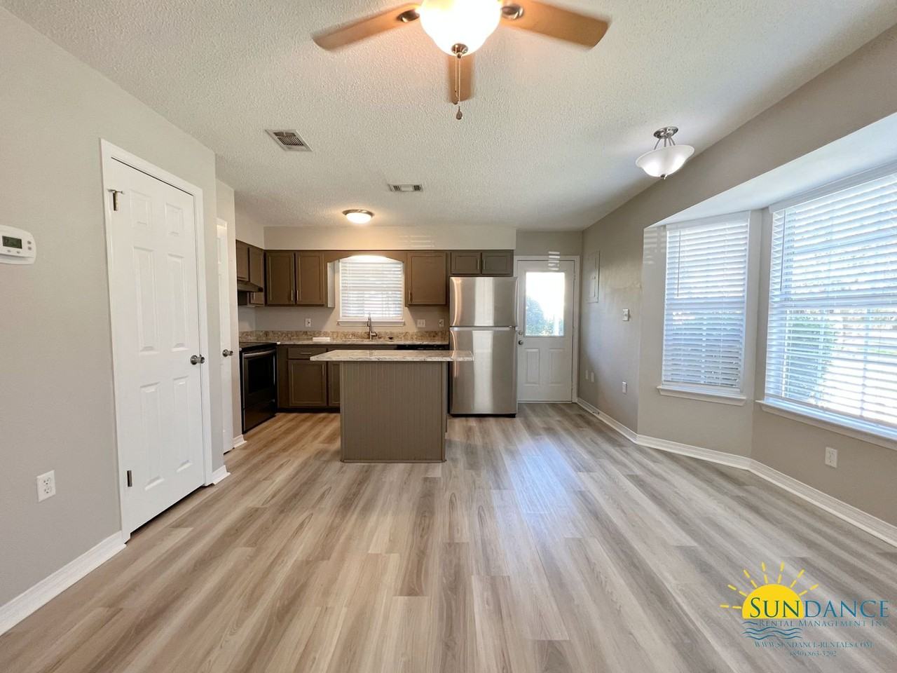 620 Emerald Cir - Photo 2 of 15