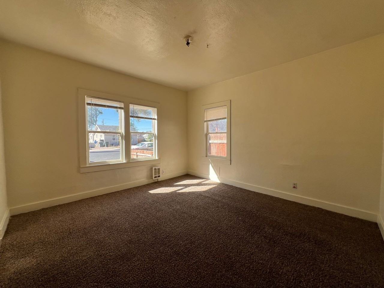 122 Park Ave - Photo 3 of 9