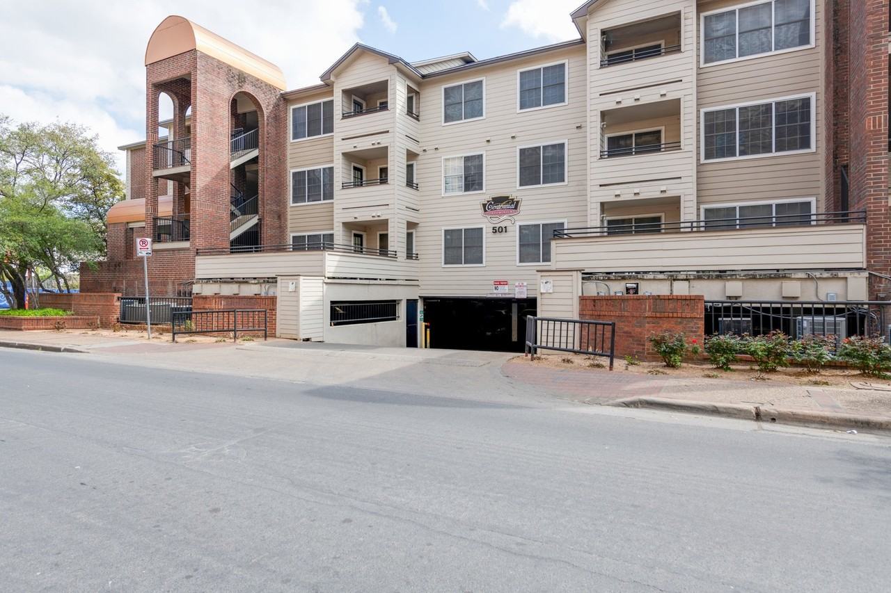 501 W 26th St #305 - Photo 4 of 7