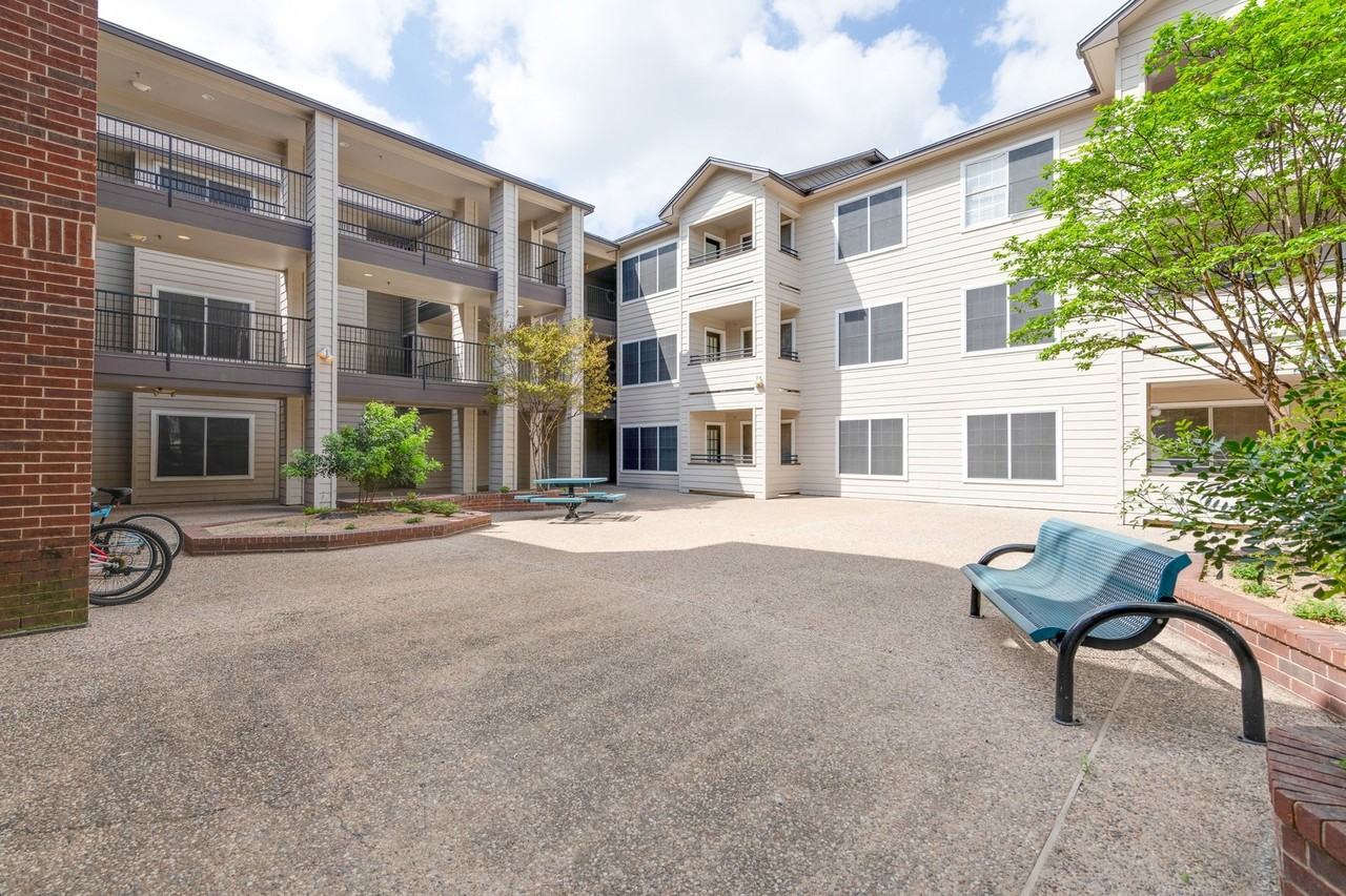 501 W 26th St #305 - Photo 6 of 7