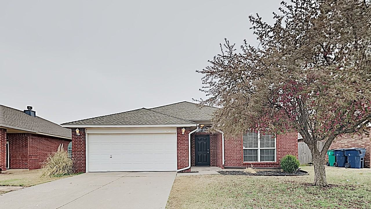 6816 Nw 136th Pl - Photo 3 of 24