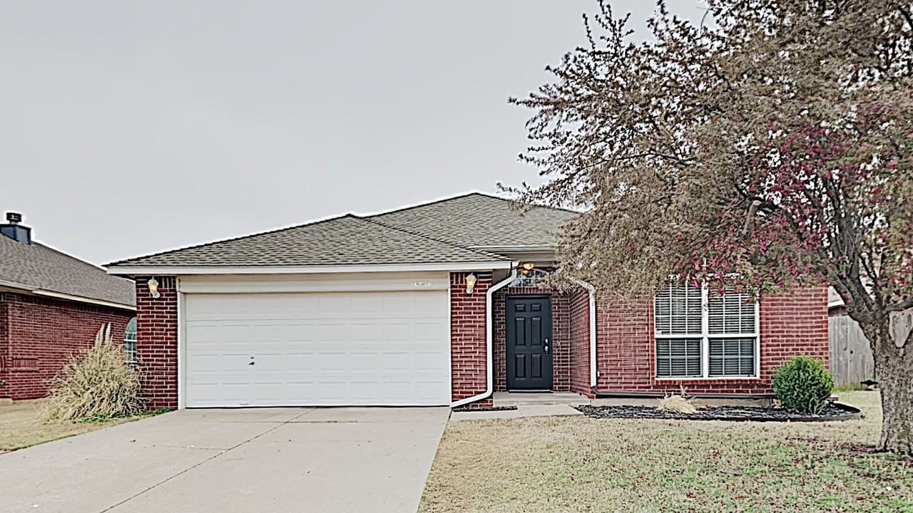 6816 Nw 136th Pl - Photo 2 of 24