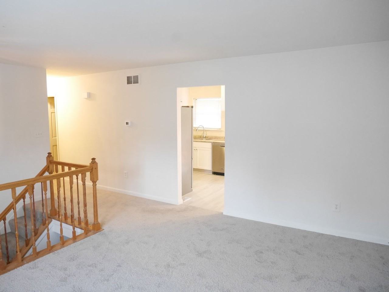 111 Courier Ct - Photo 2 of 28