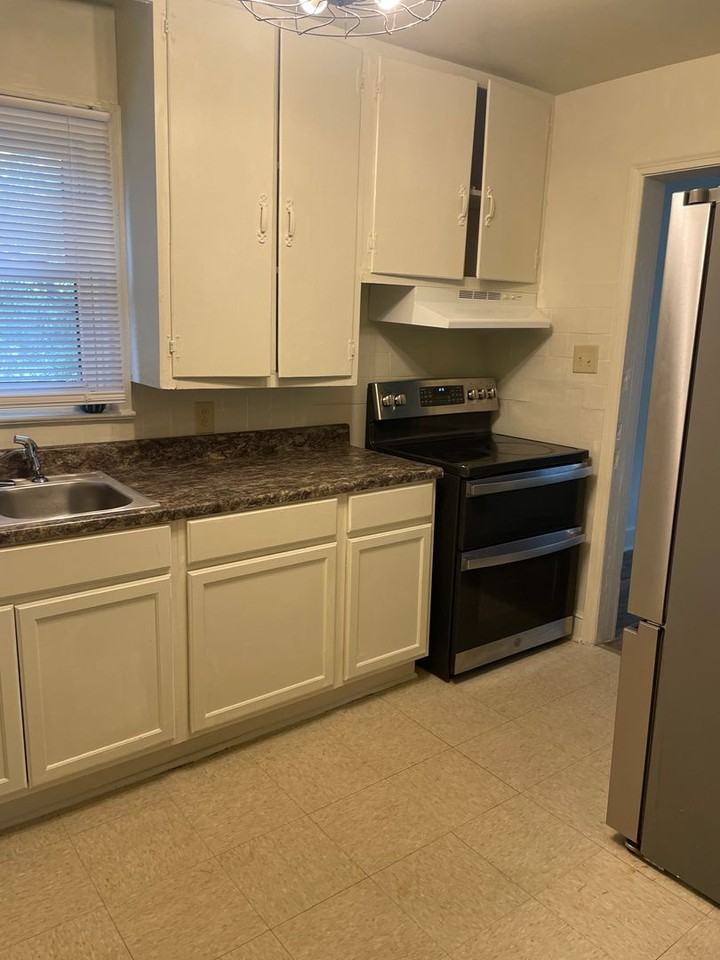 1101 W 11th St - Photo 3 of 11