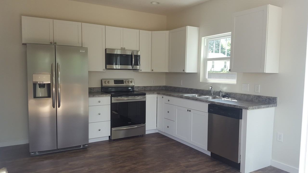 1201 N Lincoln St - Photo 2 of 18