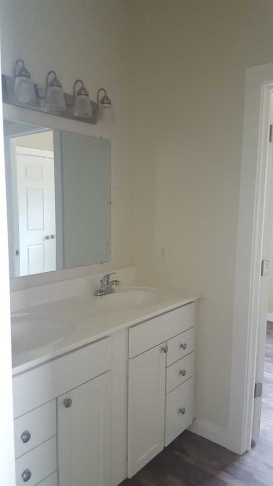 1201 N Lincoln St - Photo 4 of 18