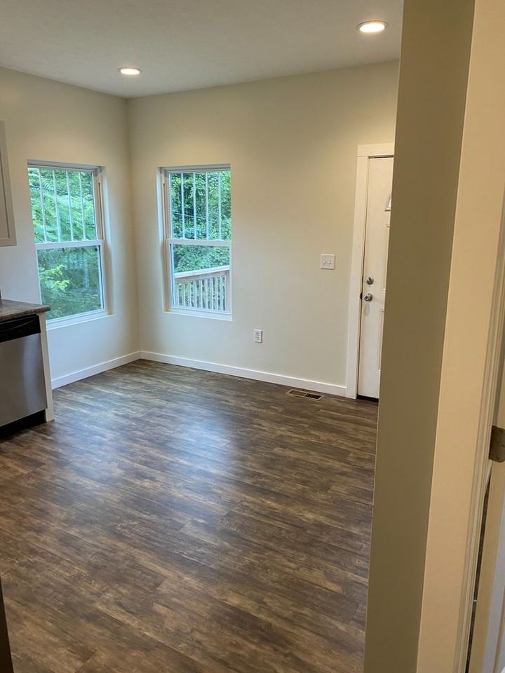 1201 N Lincoln St - Photo 6 of 18