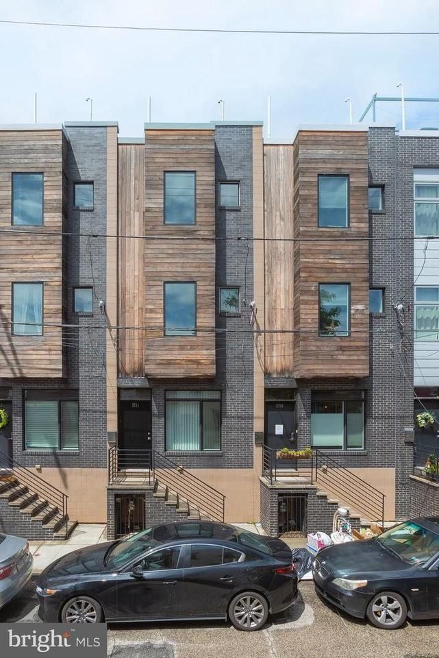 2711 Cambridge St - Photo 2 of 50