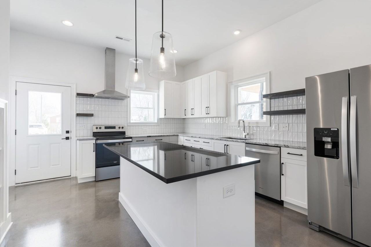 904 N Maple St - Photo 6 of 33