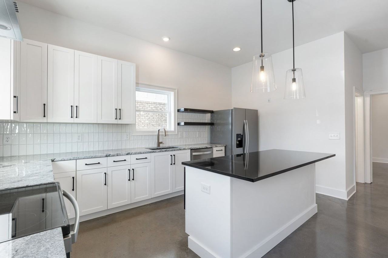 904 N Maple St - Photo 7 of 33