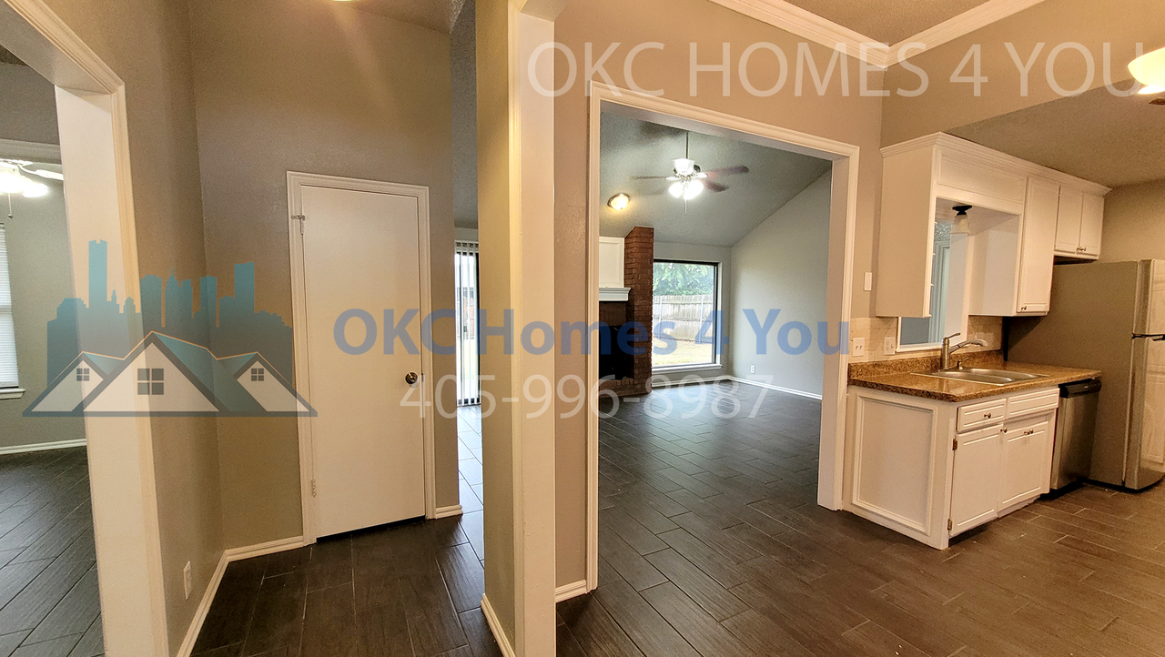 7516 Nw 116th St - Photo 2 of 17