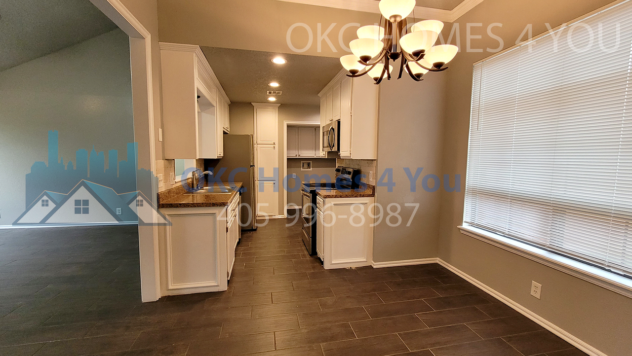 7516 Nw 116th St - Photo 3 of 17