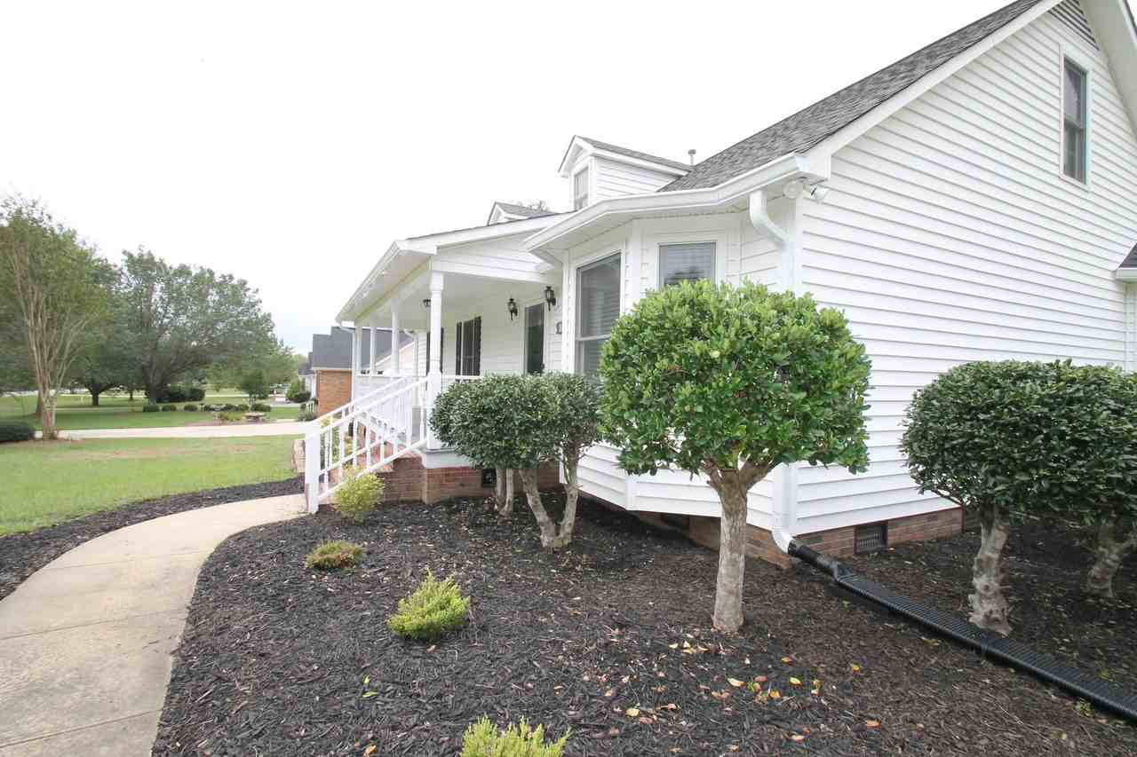 2060 Country Club Dr - Photo 2 of 30
