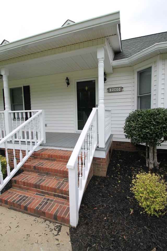 2060 Country Club Dr - Photo 3 of 30