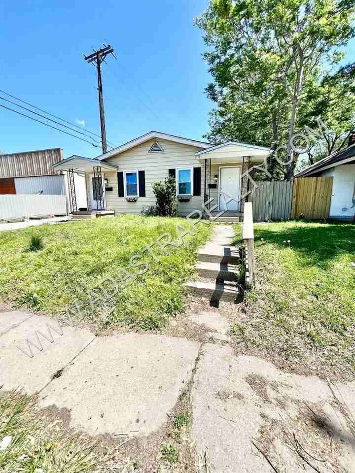 613 S Ferree St - Photo 2 of 19