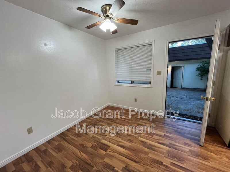 757 Whittier St - Photo 5 of 11