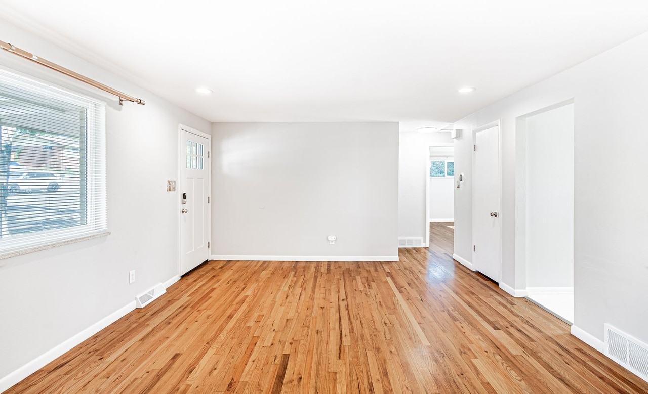 7002 Quay St - Photo 3 of 29