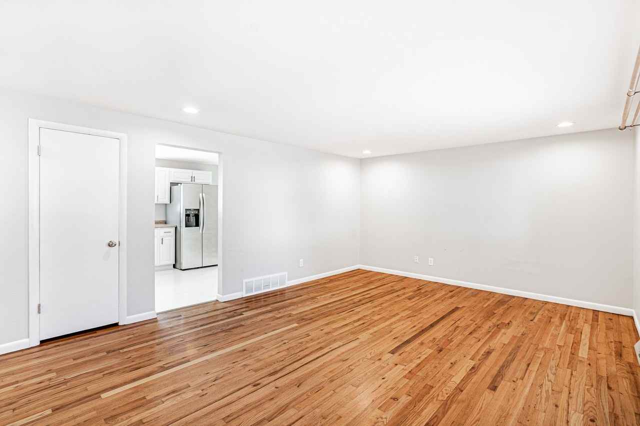 7002 Quay St - Photo 4 of 29