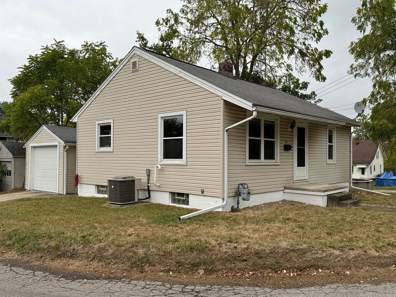 128 Diamond Ct - Photo 3 of 17