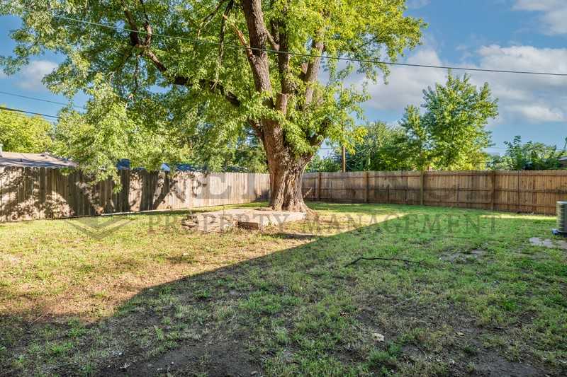 1932 S Battin St - Photo 3 of 25