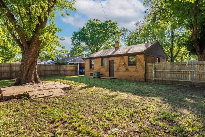 1932 S Battin St - Photo 4 of 25