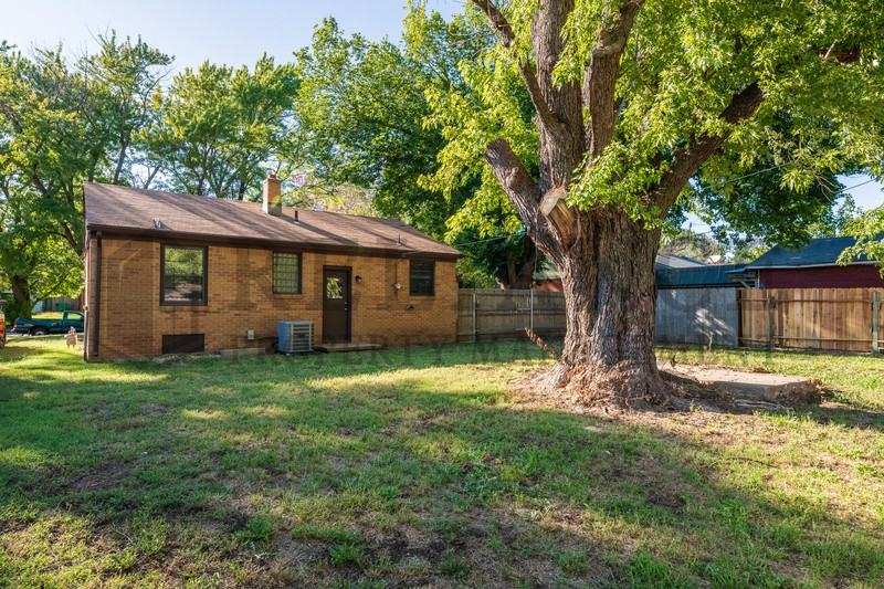 1932 S Battin St - Photo 5 of 25