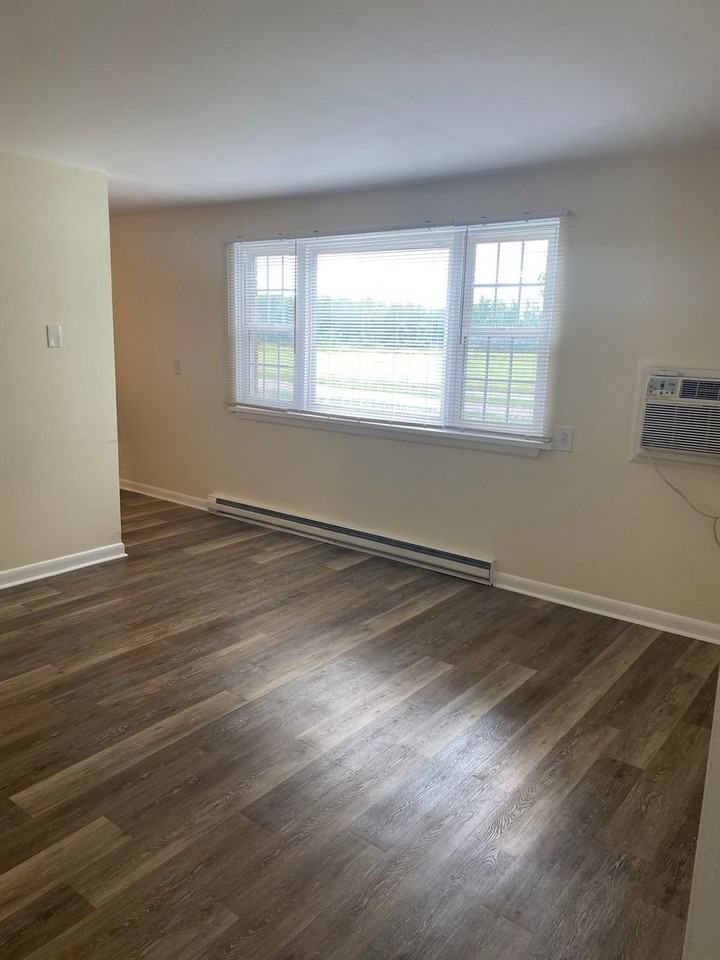 Nichols Manor Apartments (fka: Gaslight Square Apartments) - Photo 5 of 28