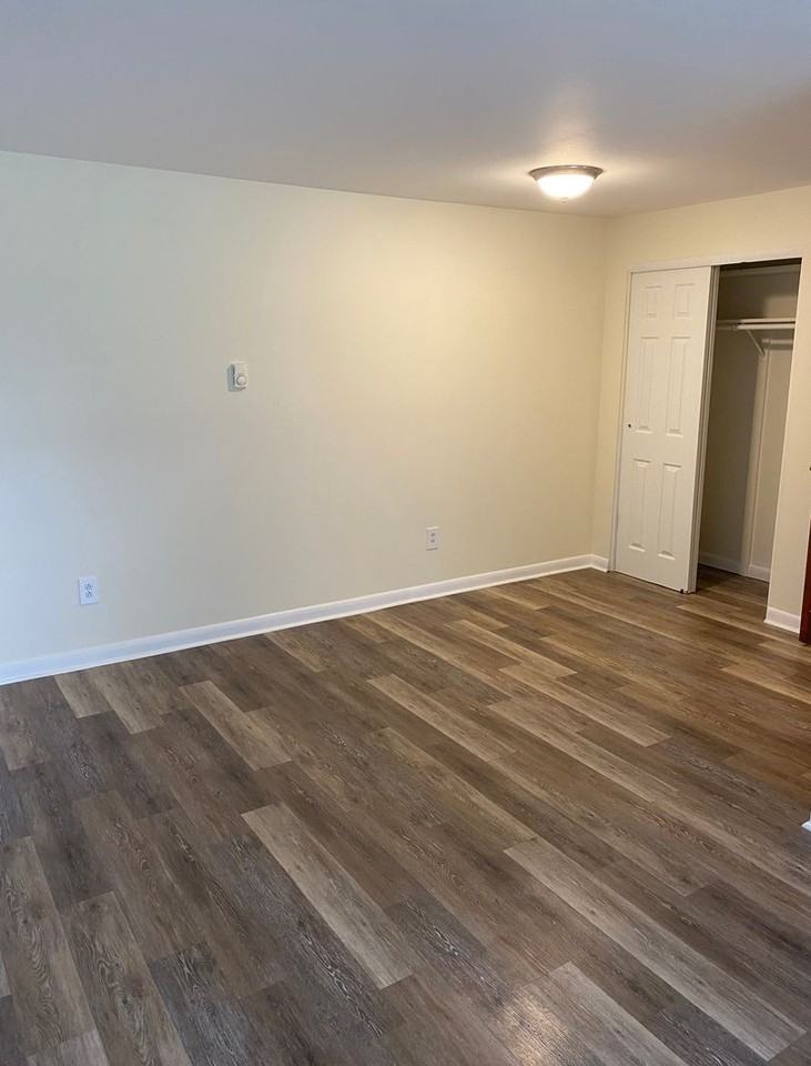 Nichols Manor Apartments (fka: Gaslight Square Apartments) - Photo 6 of 28