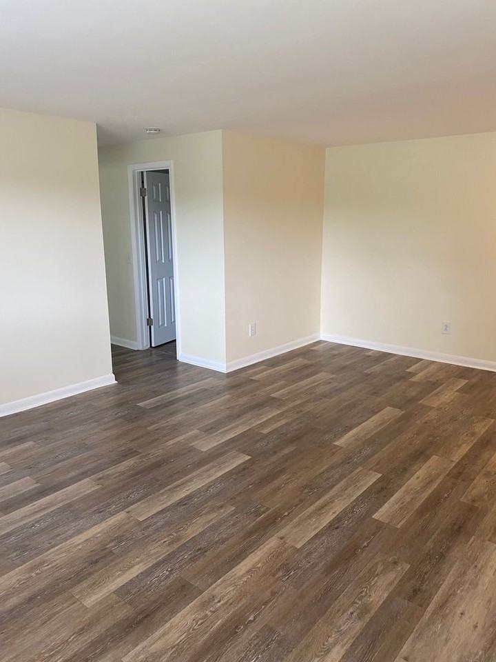 Nichols Manor Apartments (fka: Gaslight Square Apartments) - Photo 7 of 28