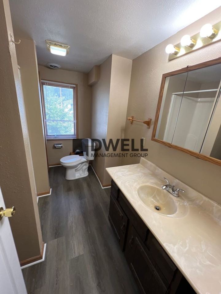 407 West Main Street Duplex - Photo 2 of 9