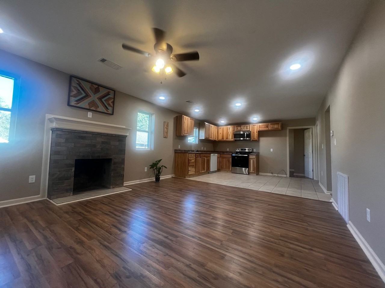 300 Gardner St - Photo 2 of 13