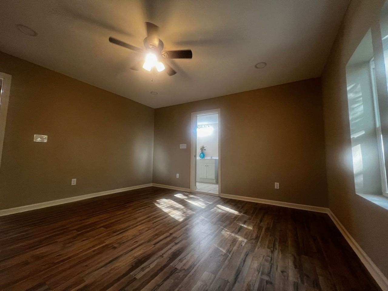 300 Gardner St - Photo 4 of 13