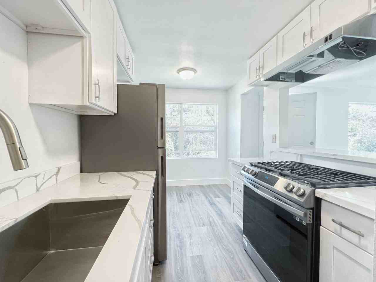 1405 30th Ave - Photo 3 of 19