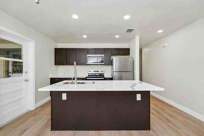 1133 Linton Ct - Photo 2 of 7