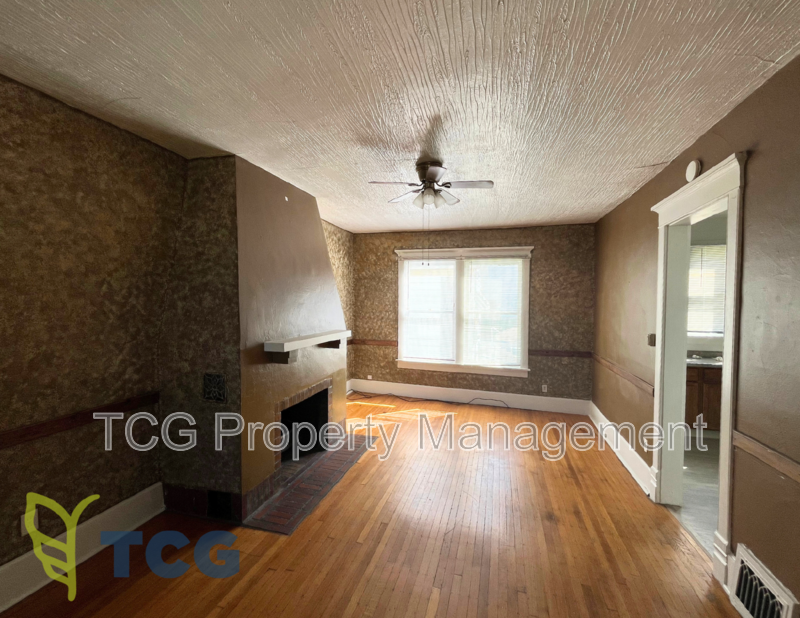 411 E Broadway St - Photo 2 of 9