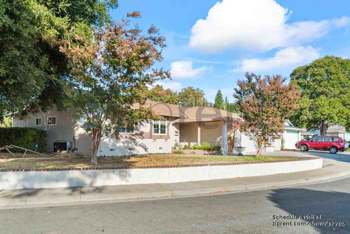 34348 Atteridge Ct - Photo 2 of 22