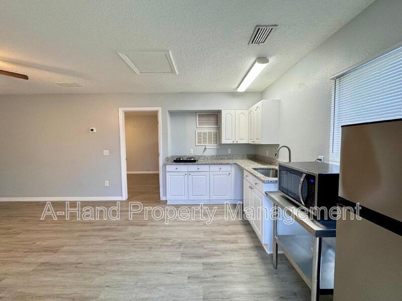 304 Washington Palm Loop #B - Photo 3 of 11