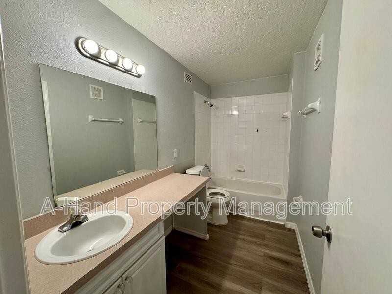 304 Washington Palm Loop #B - Photo 4 of 11
